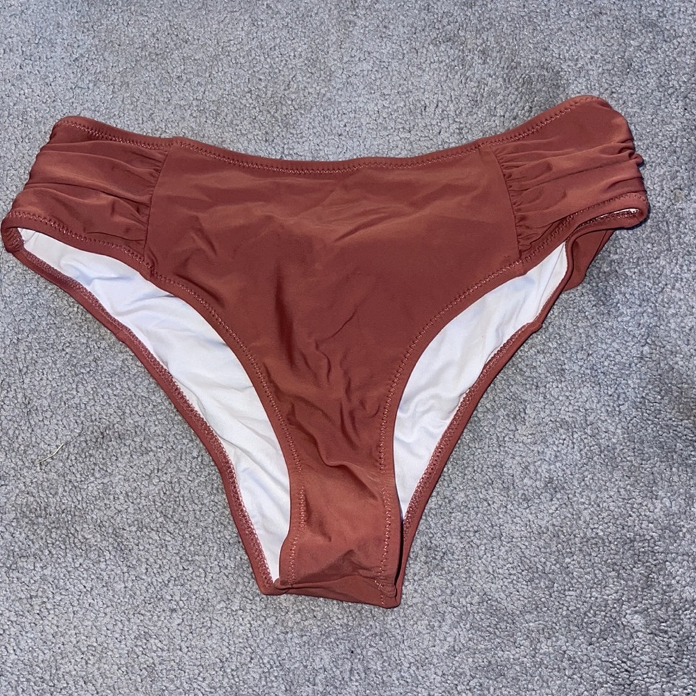 Bikini - Picture 3 of 4
